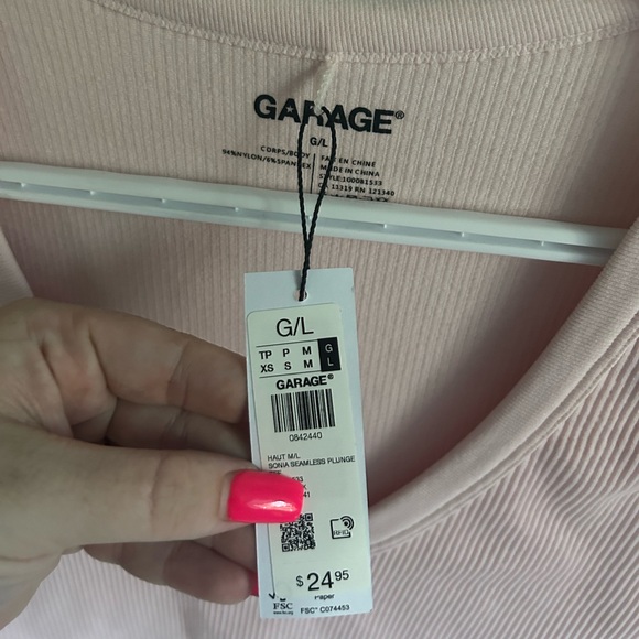 NWT Garage Sonia Seamless Plunge Tee - Picture 4 of 4